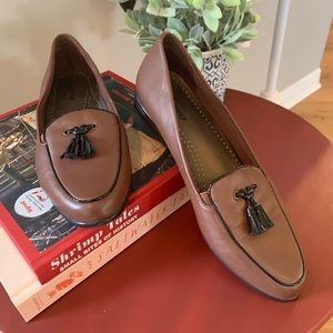 Trotters brown loafers 8M
